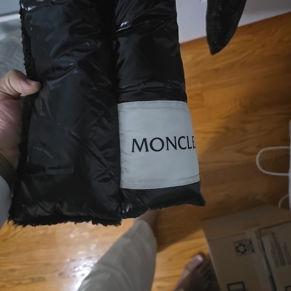 Moncler puffer scarf - Picture 3 of 6